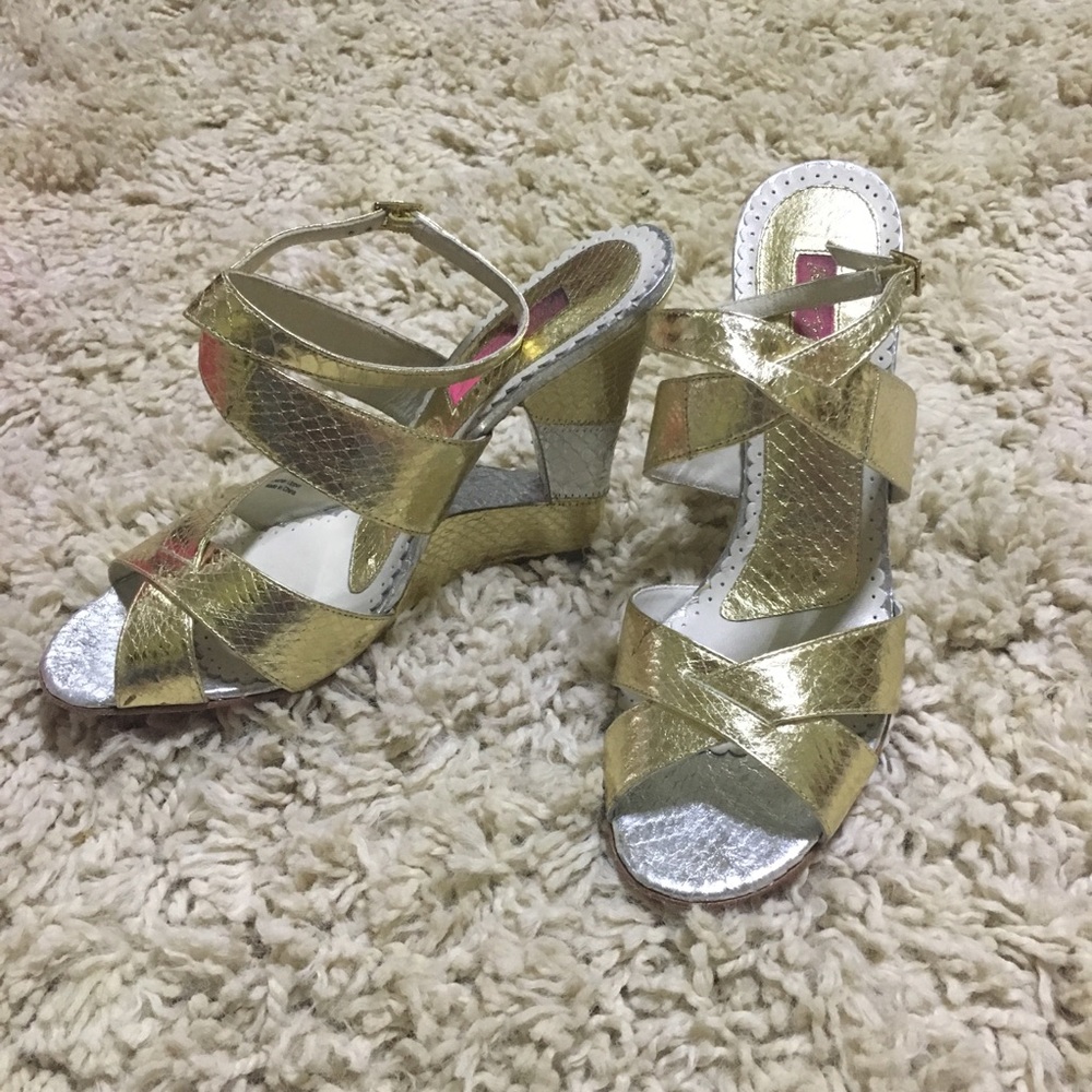 EUC Betsey Johnson gold and silver wedges Sz 10
